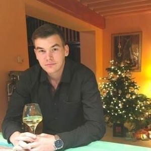 Meet your Posher, Max